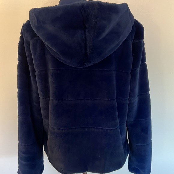 NWT Christian Siriano fun 🤩 cobalt blue hooded faux fur jacket. - Picture 6 of 7